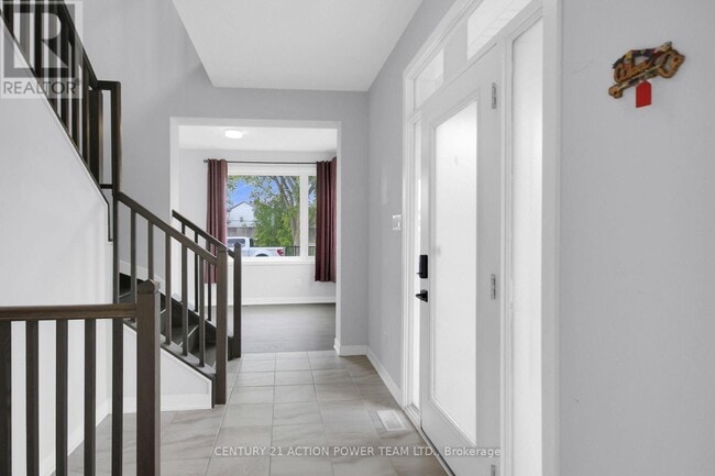 Building Photo - 254 Ormiston Cres