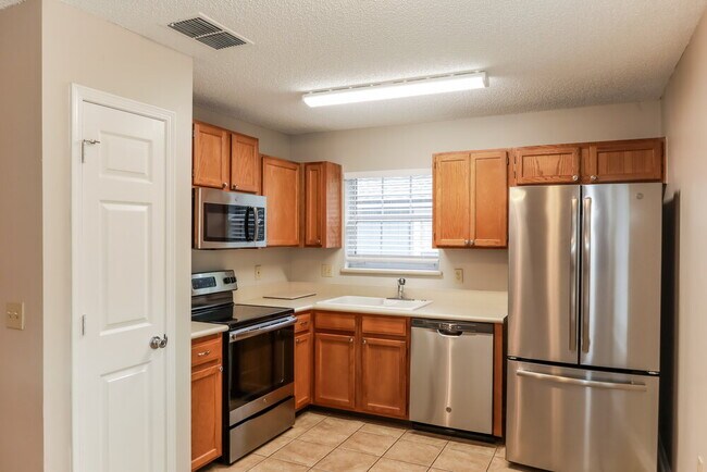 Foto del edificio - 7775 Enderby Ave E