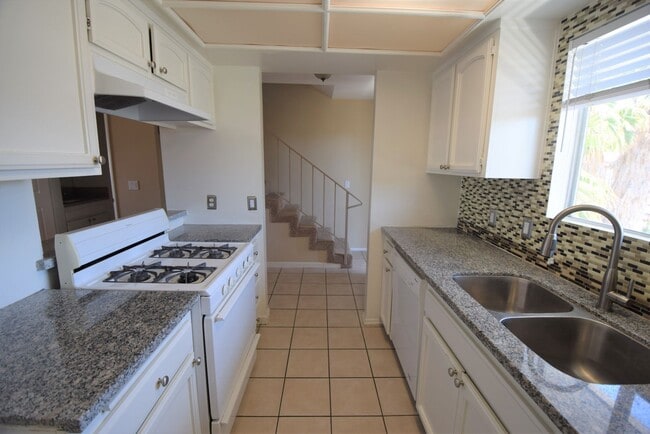 Foto del edificio - 5340 Whitsett Ave