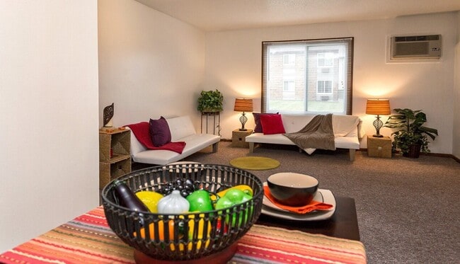 Building Photo - 1425 N 11th Ave E