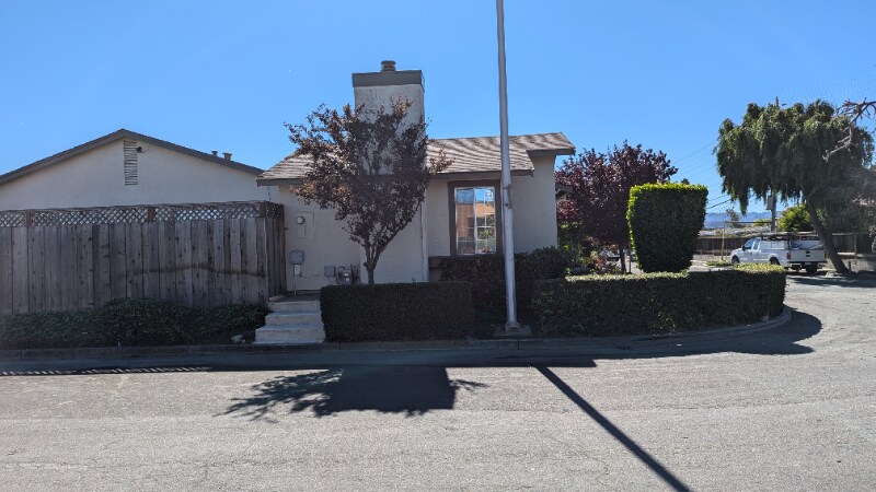 Primary Photo - 2100 Meadow View Pl