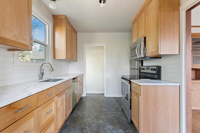 Building Photo - 4430 NE 78th Ave
