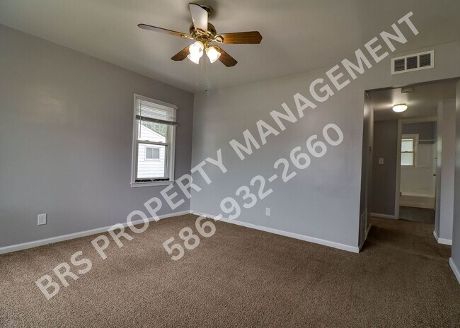 Foto del edificio - 7236 Wiegand Blvd