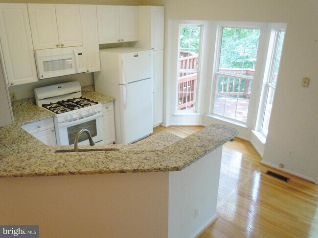 Foto del edificio - 15465 Port Washington Ct