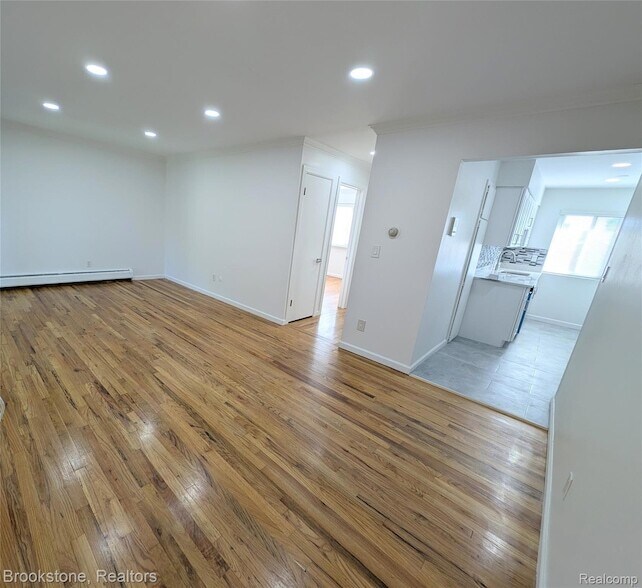 Foto del edificio - 1727 E 14 Mile Rd