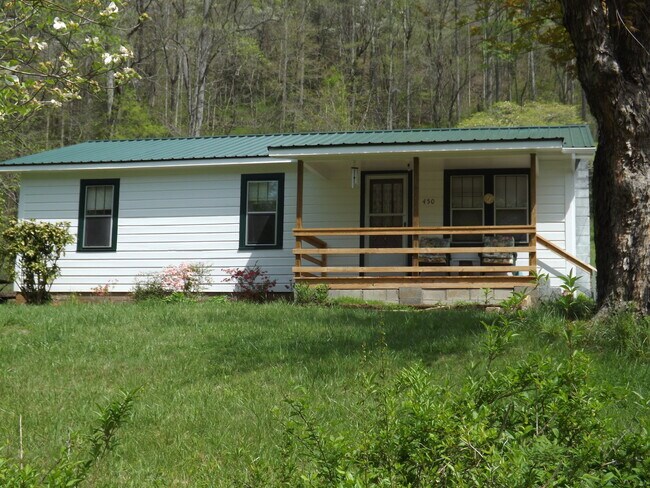 Foto del edificio - 3 Bedroom Home Close to WCU available 8/4/...