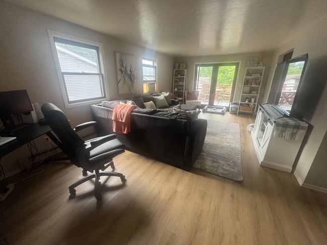 Living Room - 2905 Humboldt Rd