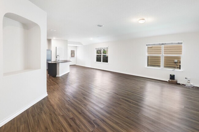 Building Photo - 4 Bedroom 2 Bathroom located in Redbird Ra...