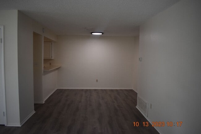Photo - Spacious 3 bedroom Condo - Free Rent until January 2026