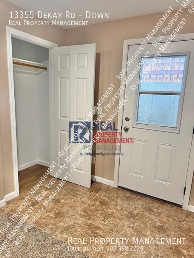 Building Photo - 13355 N Dekay Rd