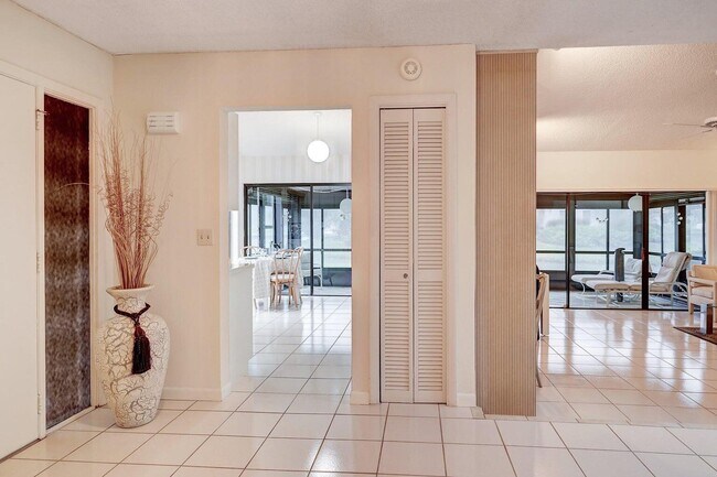 Foto del edificio - 5660 Piping Rock Dr