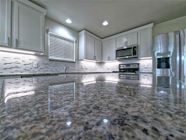 Foto del edificio - 704 Rivers Creek Ln