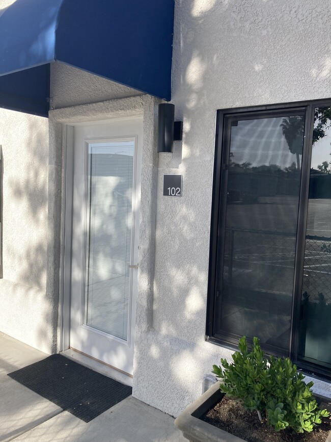 Front Entry - 160 N 9th St