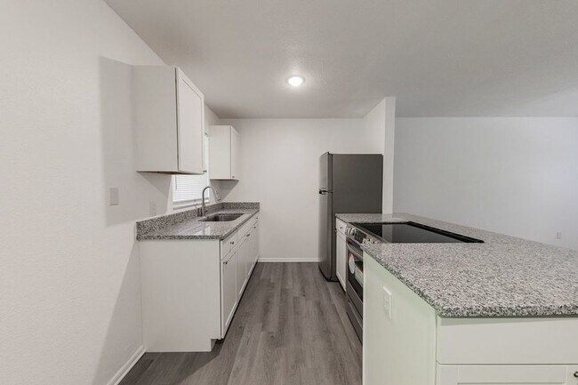 Building Photo - 430 Avenue B NE, Unit C