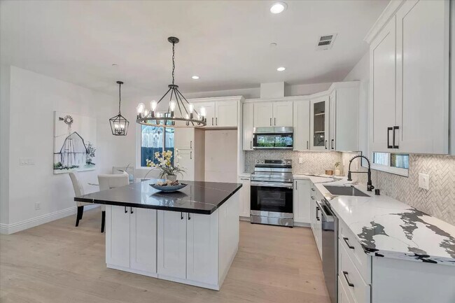 Building Photo - 10474 McVay Ave