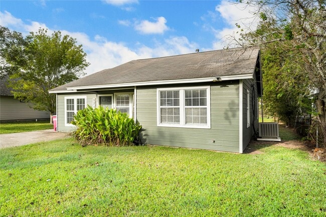 Building Photo - 1714 N Avenue H