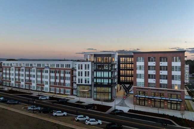 Building Photo - Encore Mid City