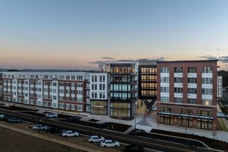 Building Photo - Encore Mid City