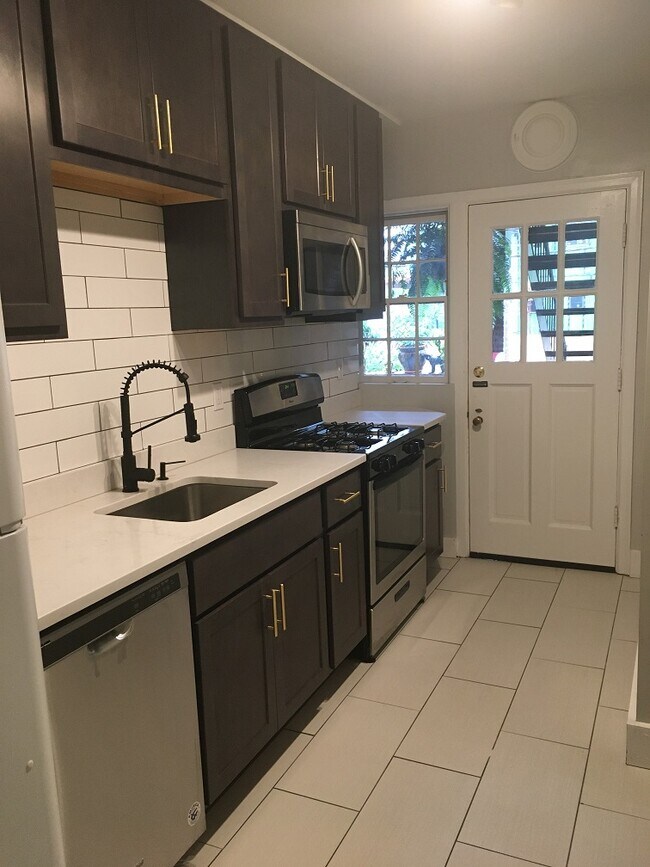 Foto del edificio - 150-152 N Brentwood