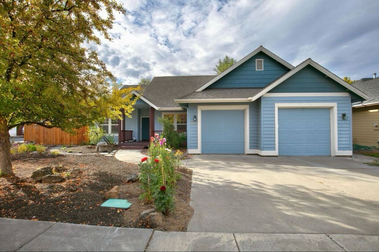 Foto principal - Beautiful Home in NE Bend