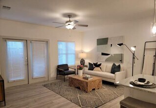 Building Photo - 708 E Cypresswood Dr