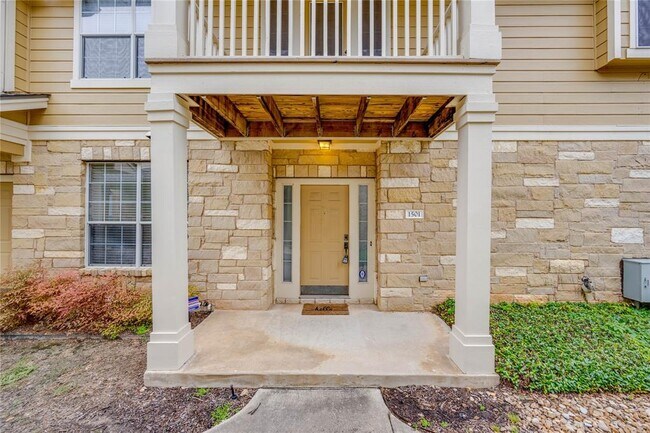 Building Photo - 16100 S Great Oaks Dr