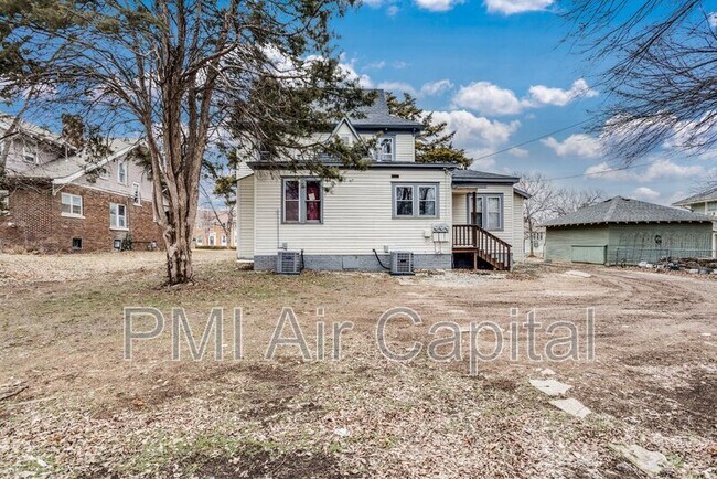 Foto del edificio - 911 W Central Ave