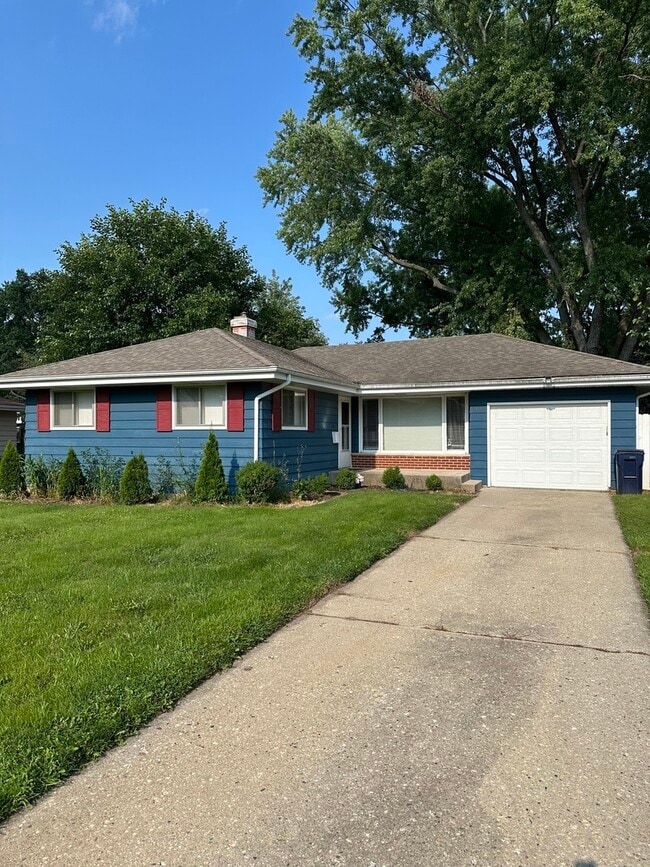 Building Photo - 141 Kathleen Dr