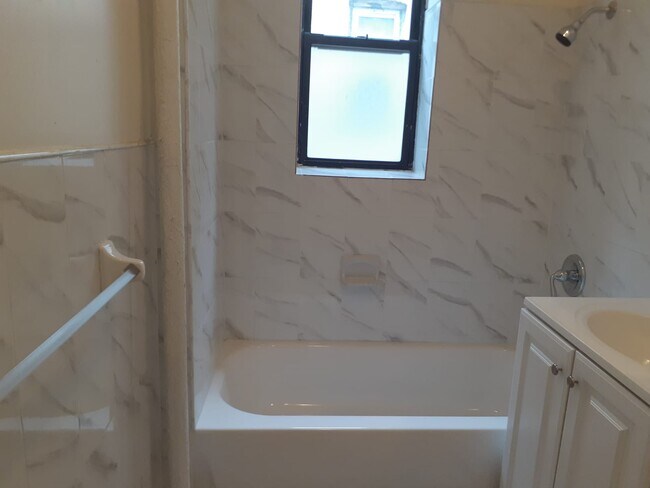 Bath - 149 E 93rd St