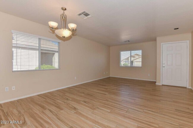Foto del edificio - 11579 W Oglesby Ave