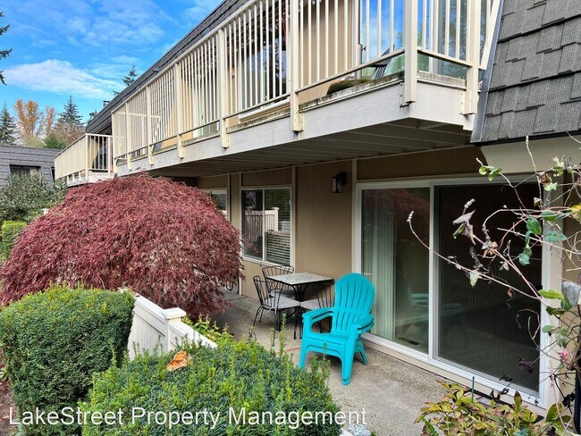 Building Photo - 2 br, 2 bath House - 9905 NE 124th St. #701
