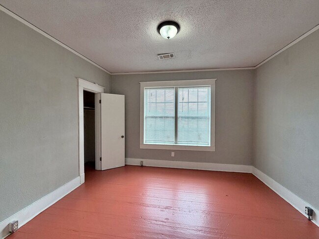 Foto del edificio - Renovated 2 bedroom Duplex NOW AVAILABLE!! ~ Minutes from midtown/downtown Memphis