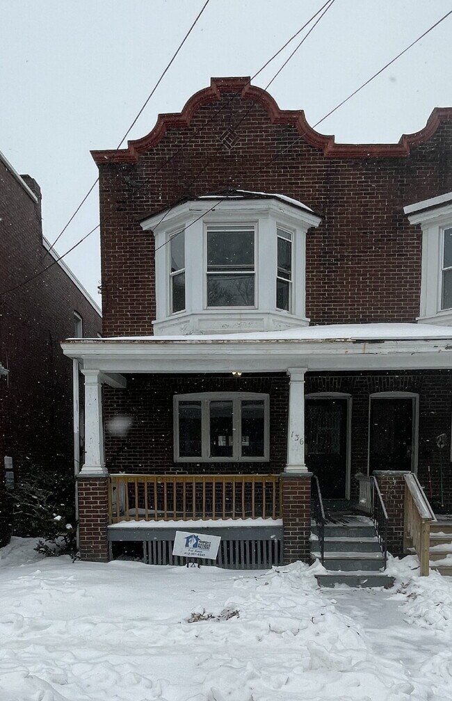 Foto del edificio - Cozy 3-Bedroom in Greensburg – Walk to Shopping & Dining!