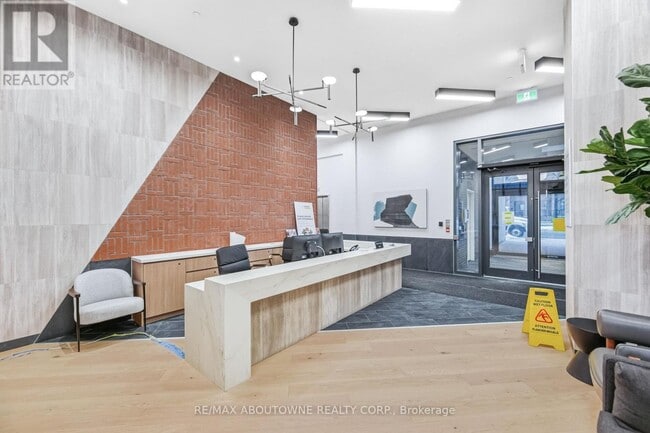 Building Photo - 35 Parliament St