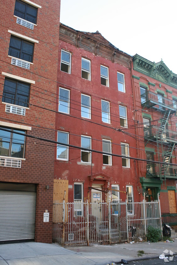 Building Photo - 373 E 154th St