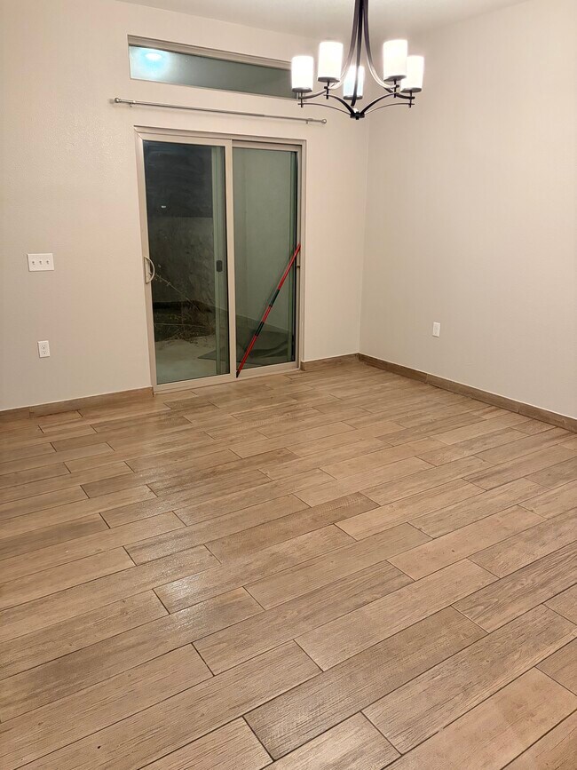 Foto del edificio - 14977 Eddie Mullens Ct