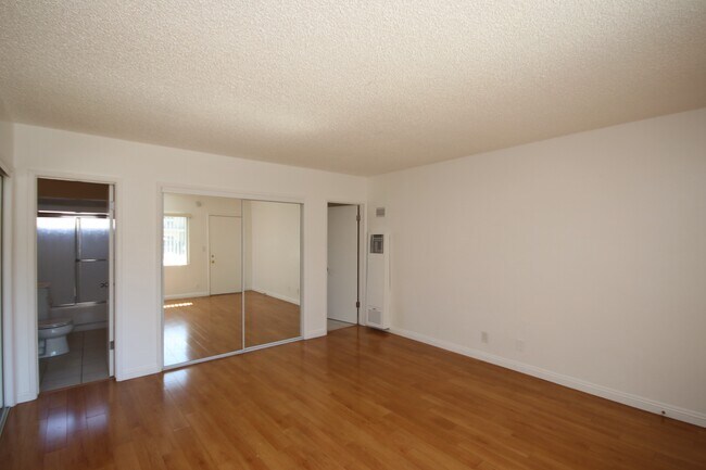 Building Photo - 5324 Baldwin Ave