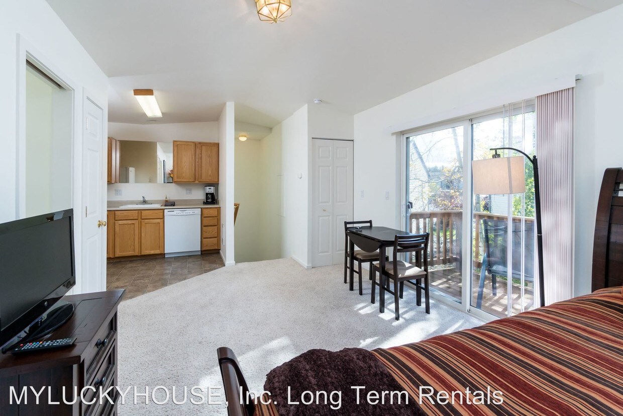 Primary Photo - 1686 NE Lotus Dr