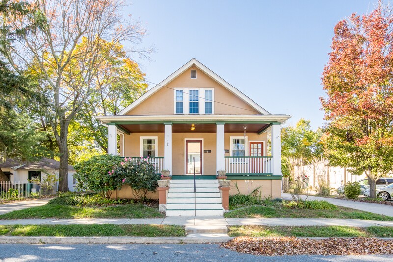 Primary Photo - 18 Walnut Ave
