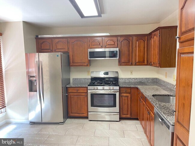 Building Photo - 7700 Hickory Glen Way