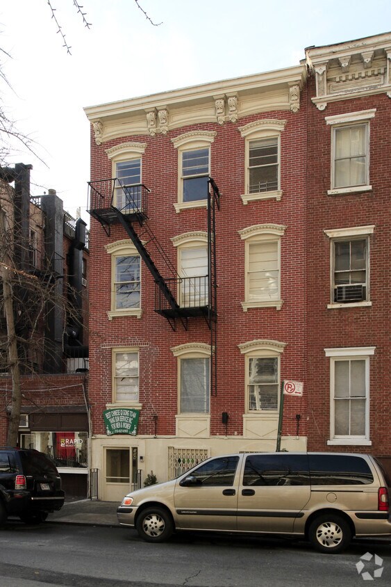 Building Photo - 104 W Washington Pl