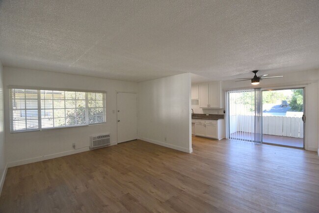 Foto del edificio - 5734 Hazeltine Ave