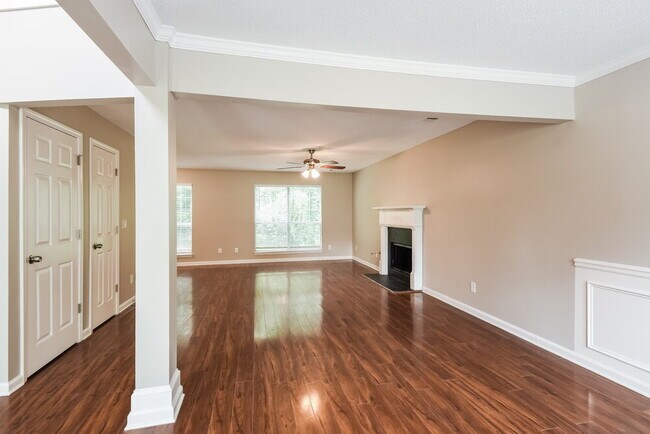 Foto del edificio - 2311 McMurry Dr
