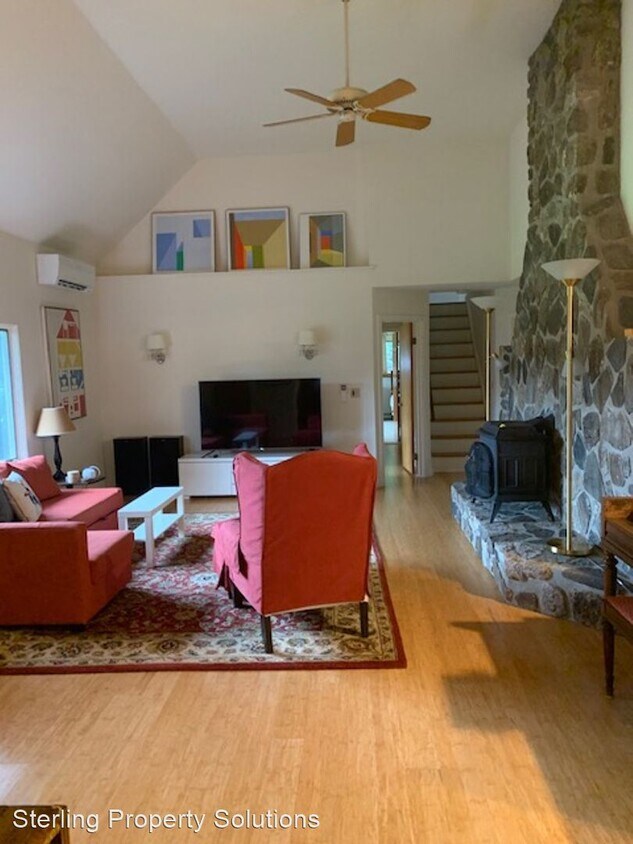 Primary Photo - 4 br, 3.5 bath House - 200A Dingle Ridge Rd