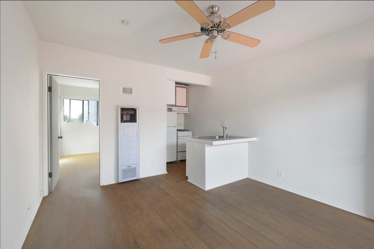 Primary Photo - 1719 N Wilton Pl