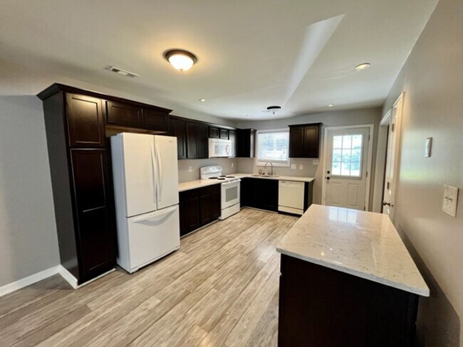 Building Photo - FOUR BEDROOM avail in Jville!
