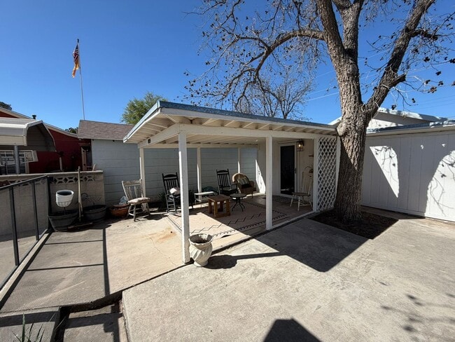 Building Photo - 809 Pate St