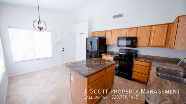 Building Photo - 1289 N Balboa Dr