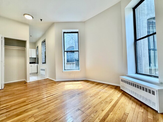Building Photo - 951 Amsterdam Ave