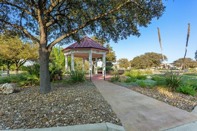 Foto del edificio - 313 Greenside Ln